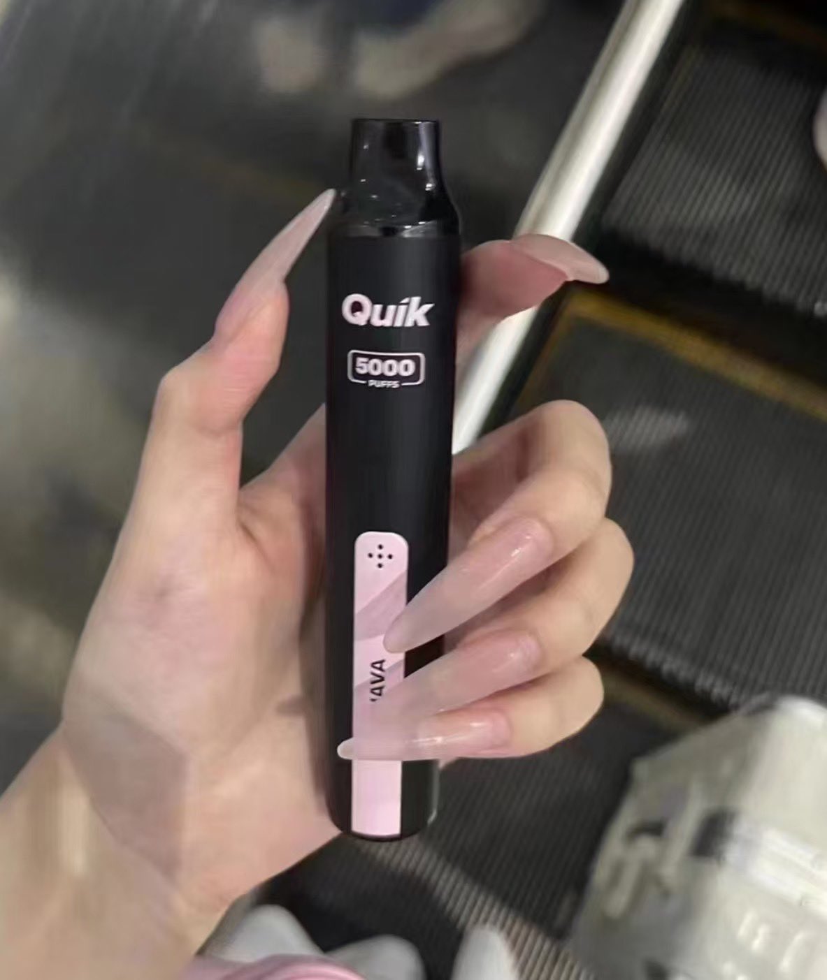 小黑条一次性烟：时尚与品质的完美结合