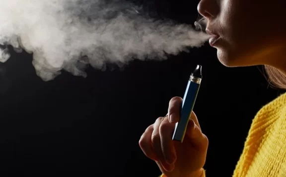 电子烟与年轻人呼吸问题有关