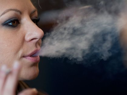 研究:瑞士吸烟率下降 青少年电子烟使用率达17%