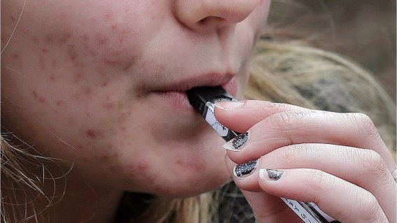 研究：与单纯吸烟相比，吸烟和吸电子烟会使肺癌风险增加四倍