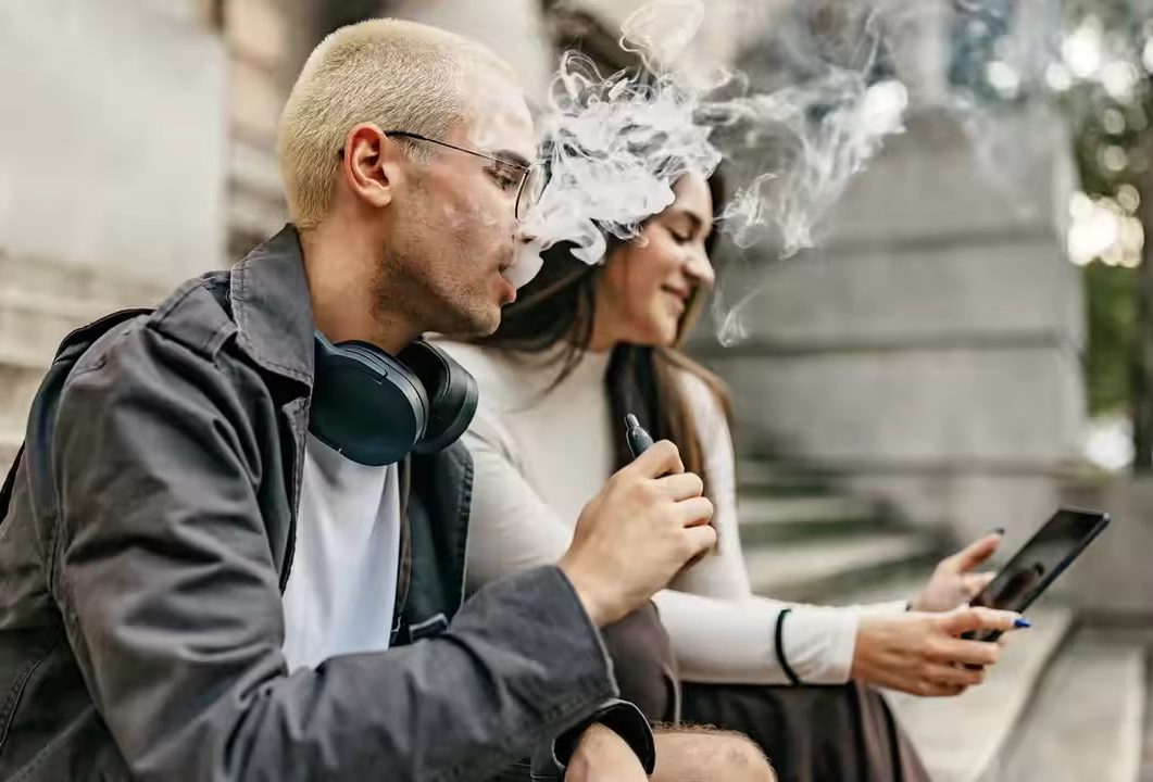 英国研究:电子烟用户达510万 超百万非吸烟者开始使用电子烟